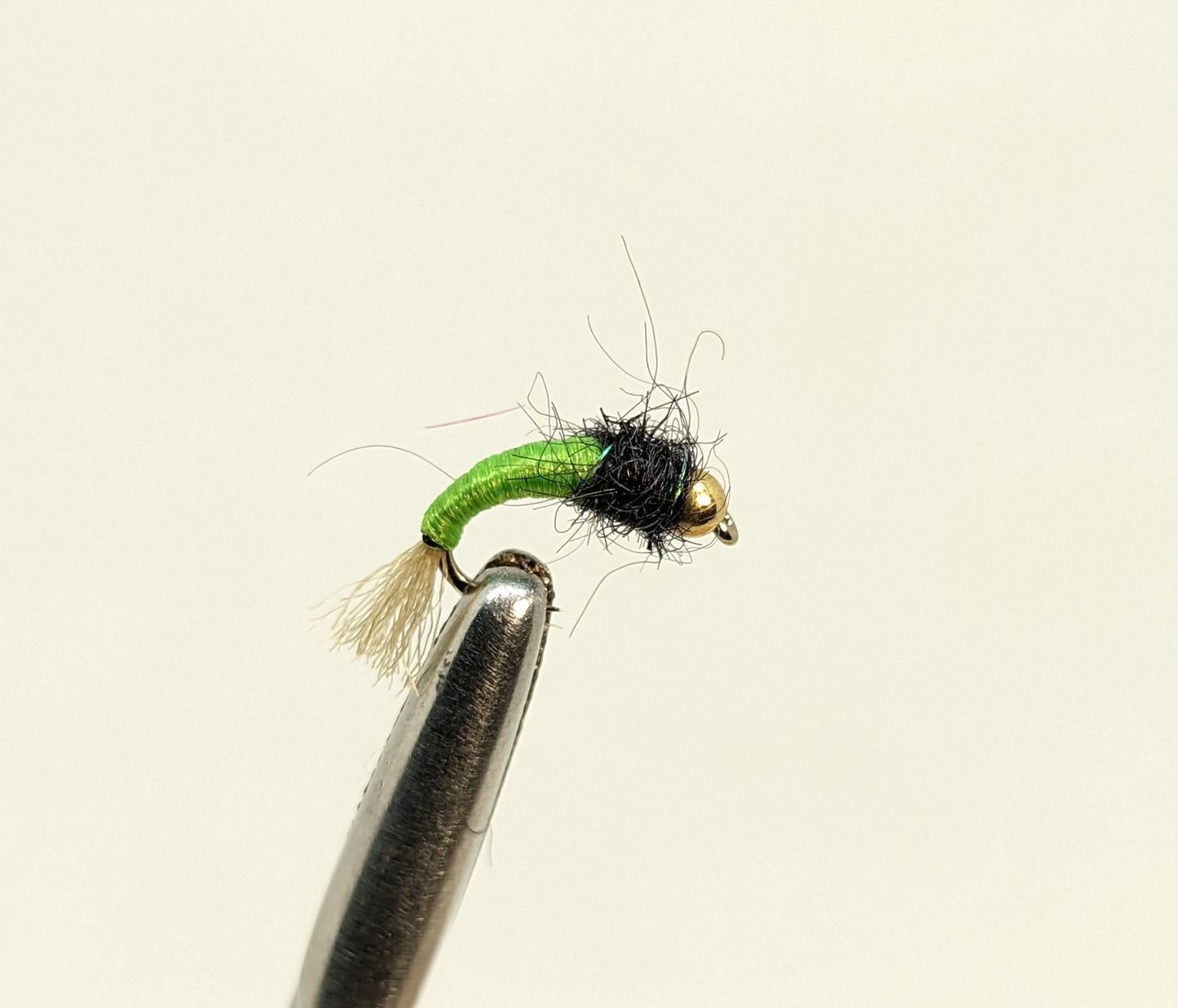 Caddis Lerva Bead Head Green  Fly fishing fly. Dry, subsurface and nymph flies for anglers and fisherman. All the flies you need for sale online. Flies to buy online. Online fly fishing supplies. Catch fish with flies from Frontier Flies.